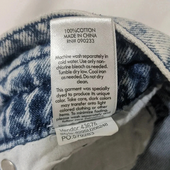 Pacsun Drawn Blue Denim Mom Shorts, Color Light Acid Wash Size 25 - Picture 15 of 16